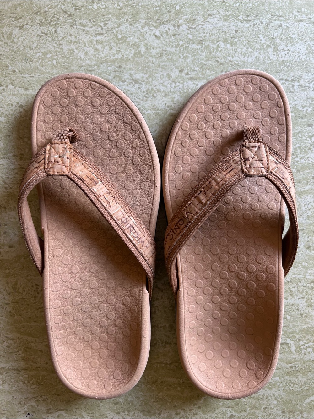 Vionic Women's Tan Cork-Accent Thong Sandals
